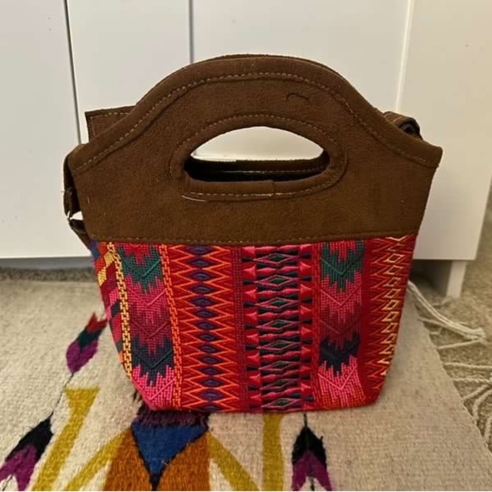 Crossbody with Aztec print ✨